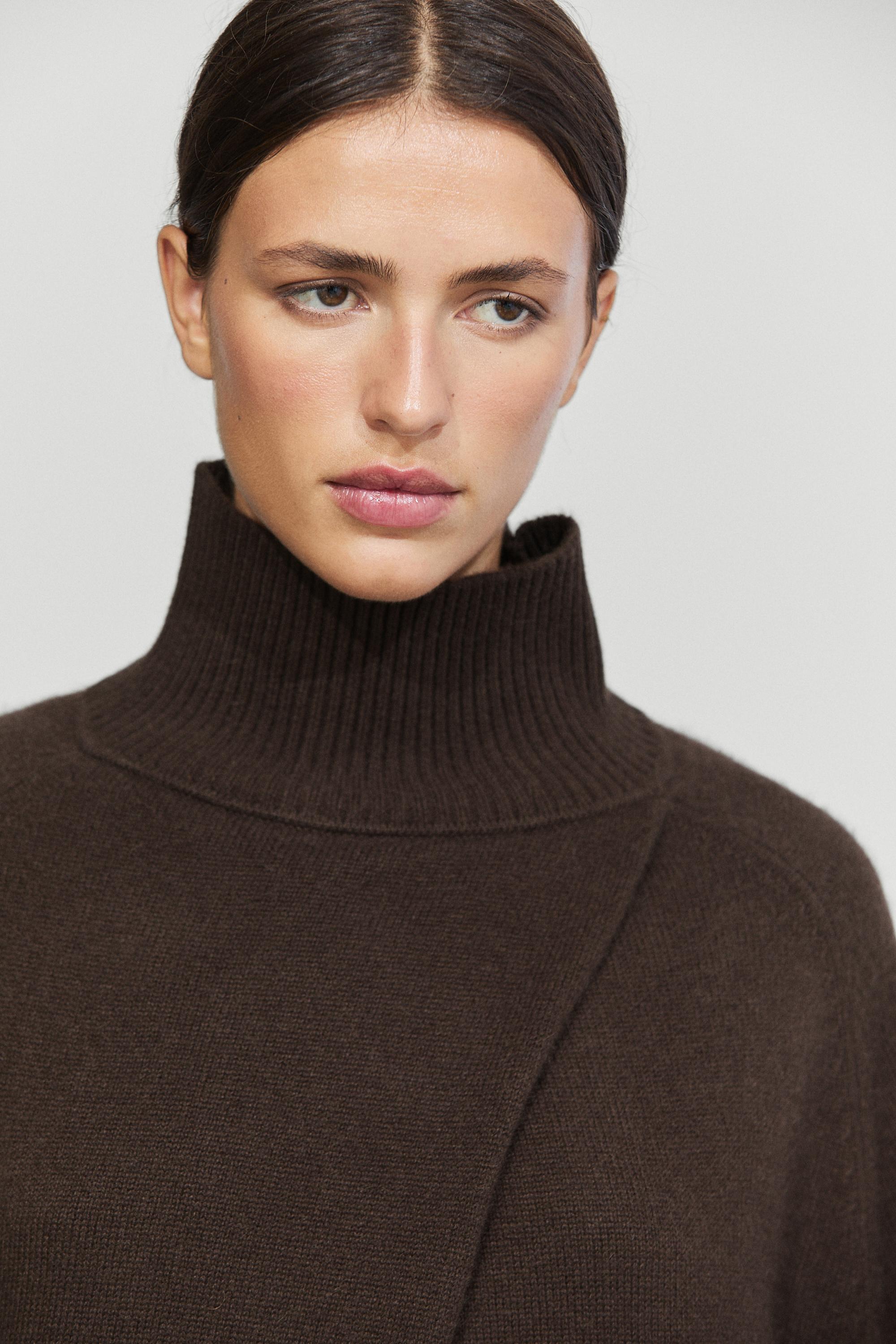 100% cashmere knit cape with crossover detail